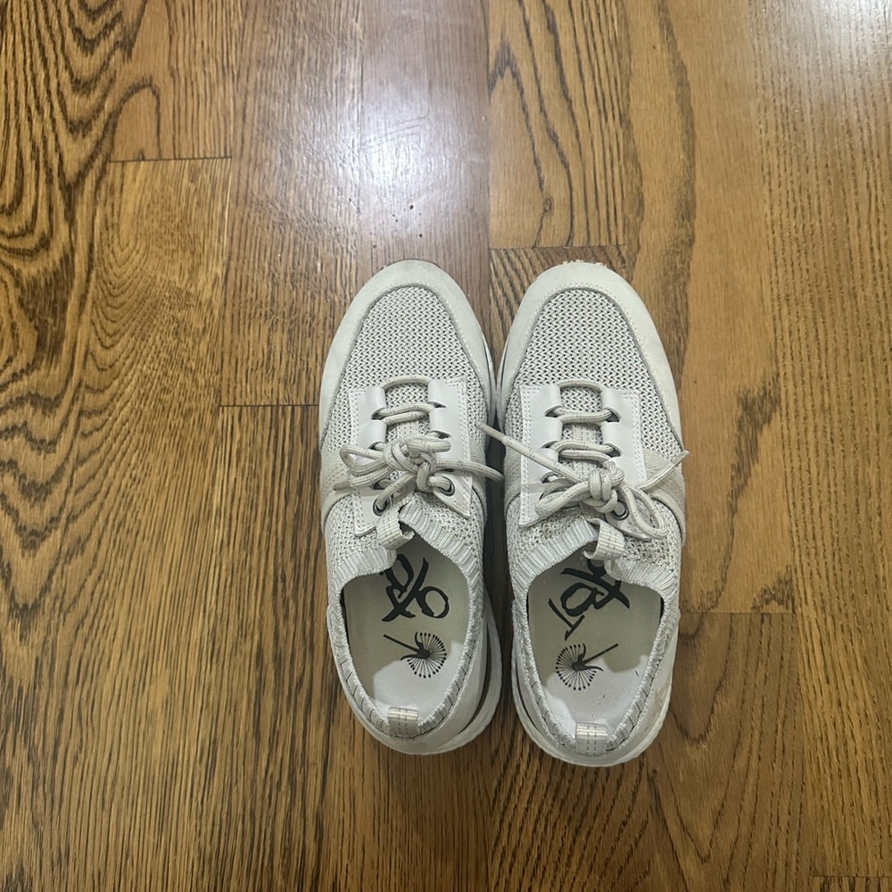 OTBT Sneakers - Picture 4 of 5